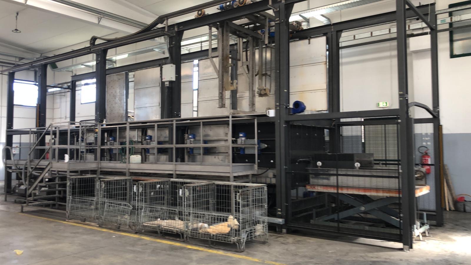 Impianto automatico di impregnazione con carroponte e carico/scarico laterale